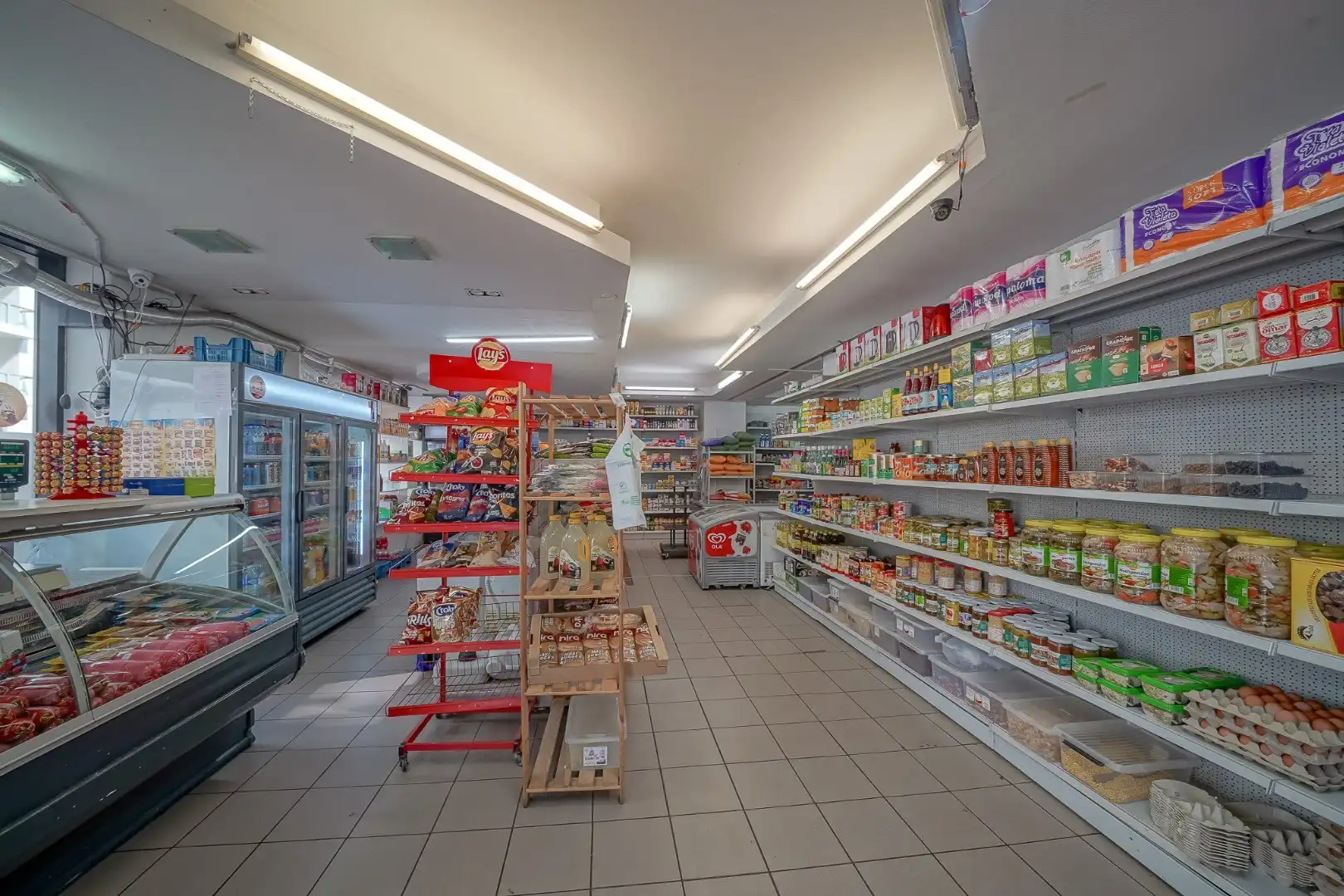 Handelsgelijkvloers met bureauruimte te Oostende foto 4