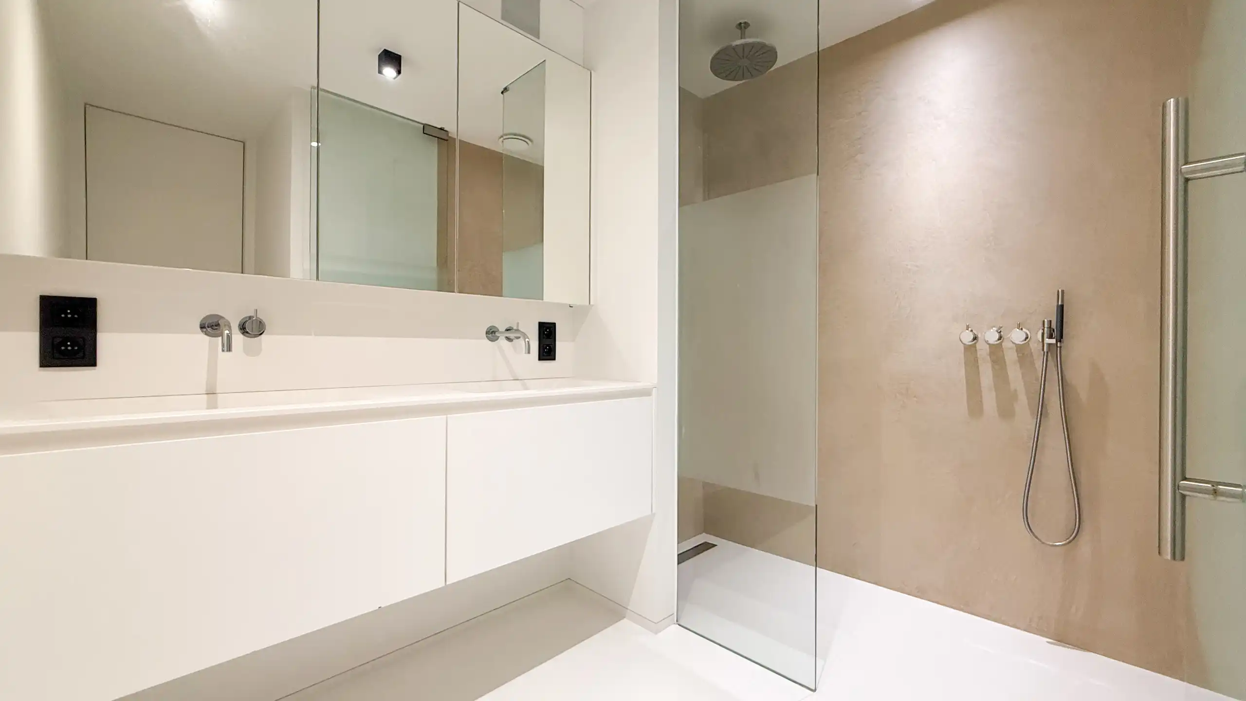 High-end instapklare woning met 4slpk, zwembad + terras! foto 19