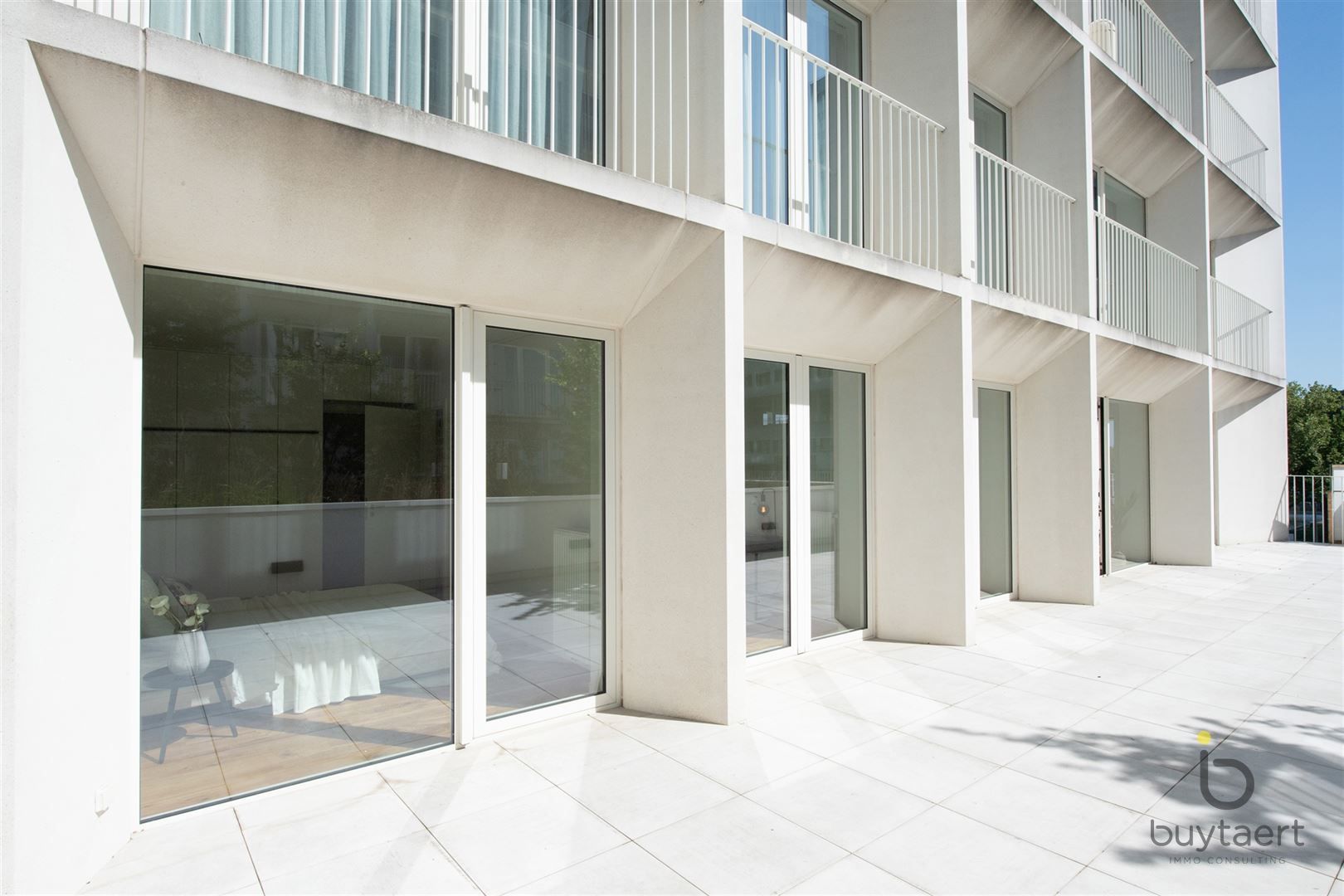 Luxe 3 slpk appartement met een gigantisch terras met zicht op het Kempisch dok. foto 17