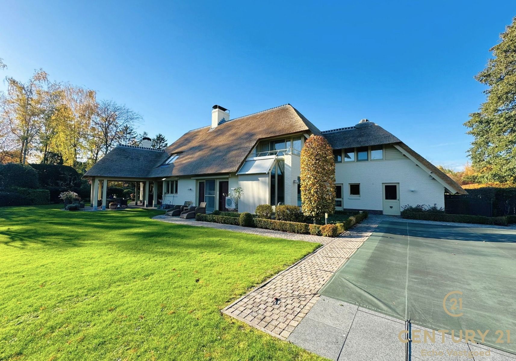 Ruime, charmante villa op royaal perceel met zwembad foto 25