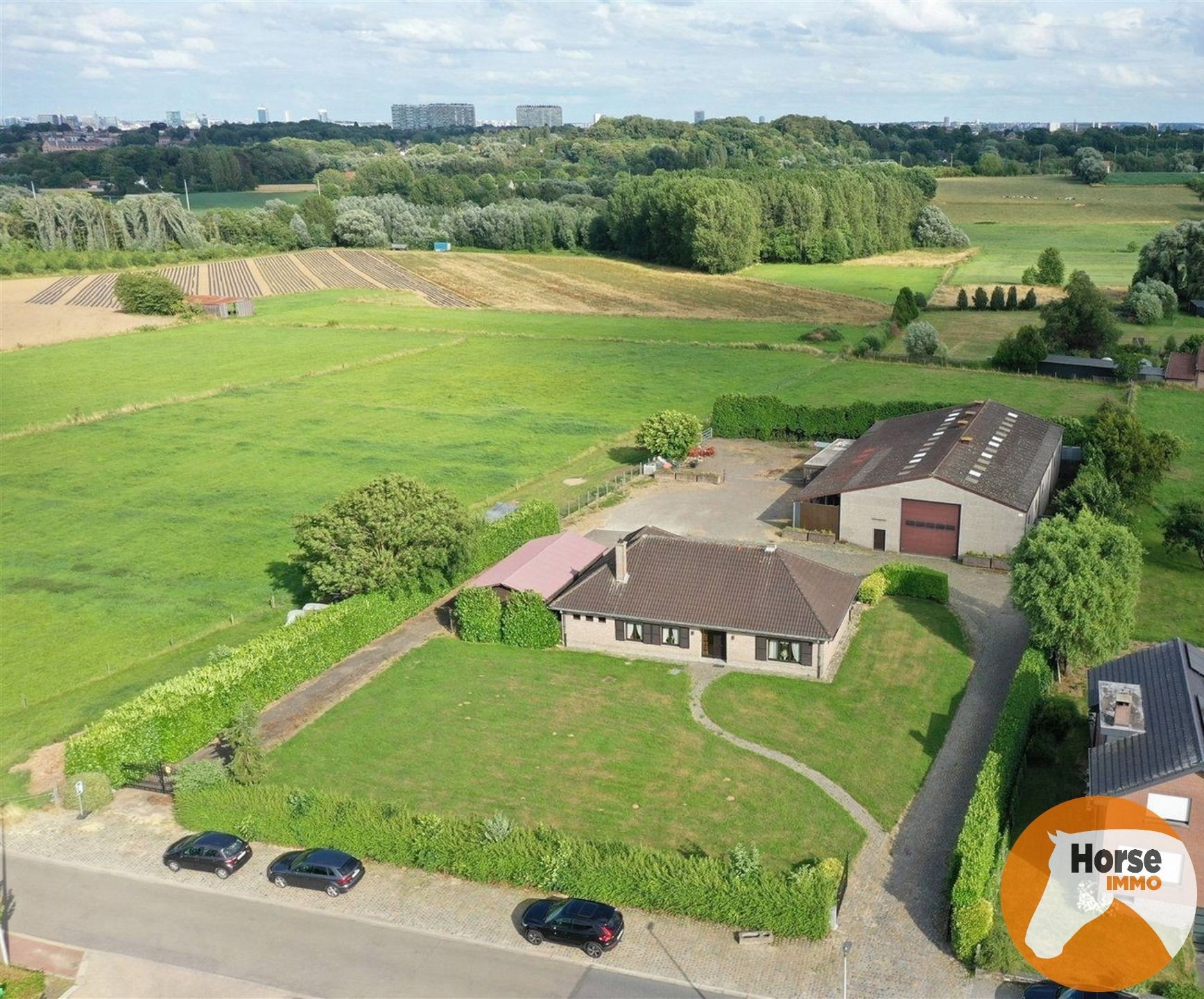 Hoofdfoto van de publicatie: DILBEEK – Charmante woning met grote loods (525m²)