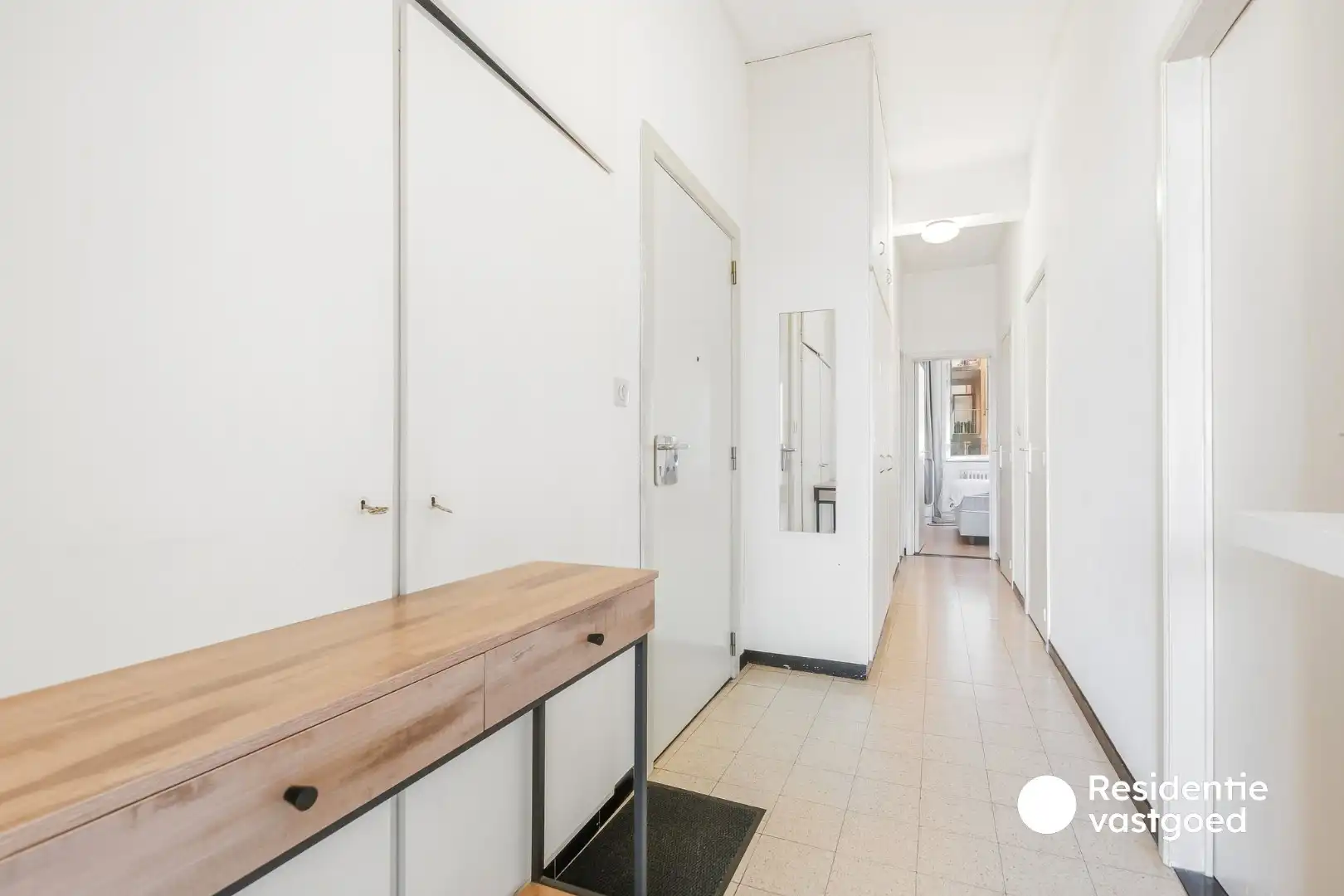 Gerenoveerd 2-slaapkamerappartement met terras op topligging aan de Haven van Blankenberge foto 4