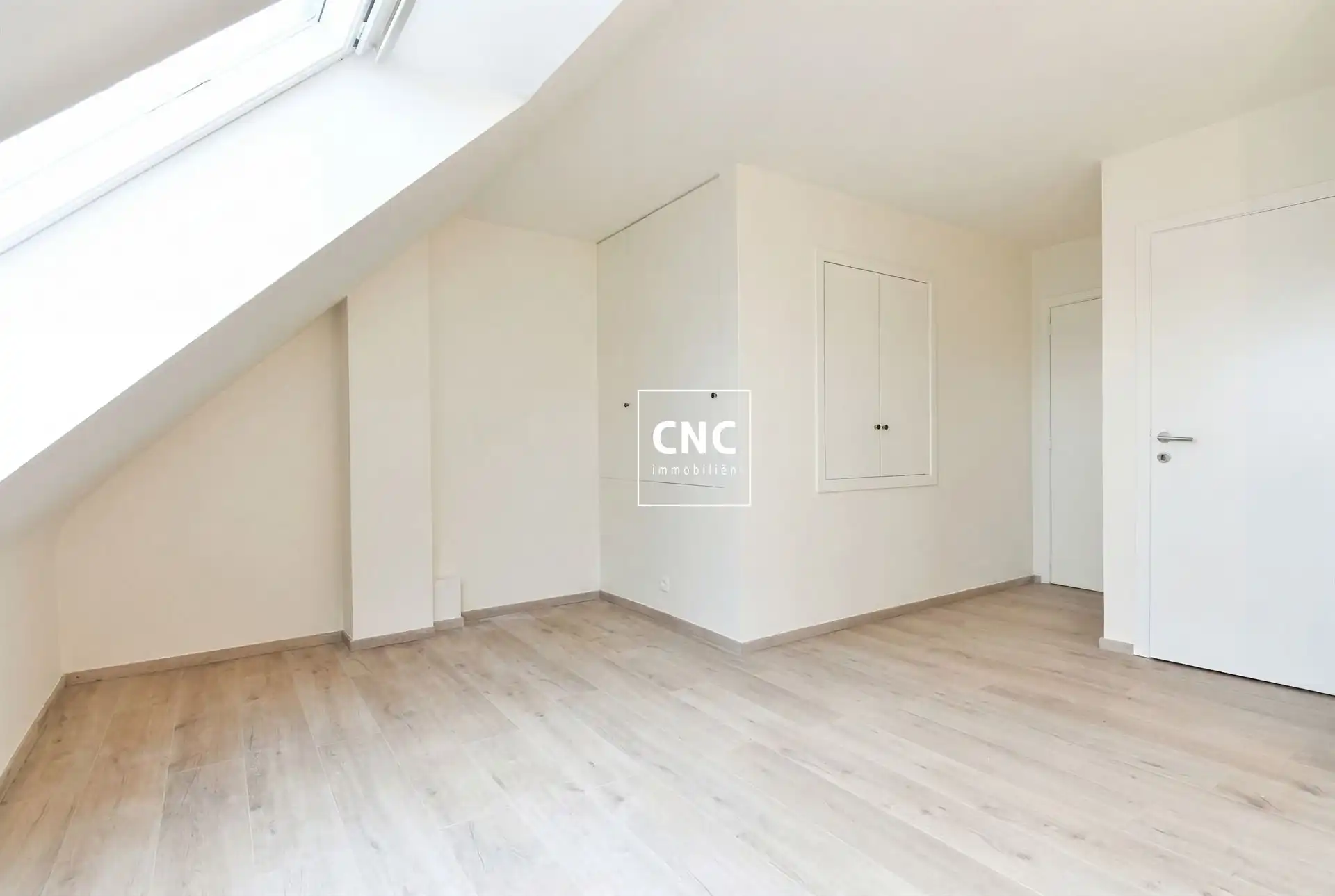 Lichtrijk triplexappartement met 4 slaapkamers en terrassen foto 17