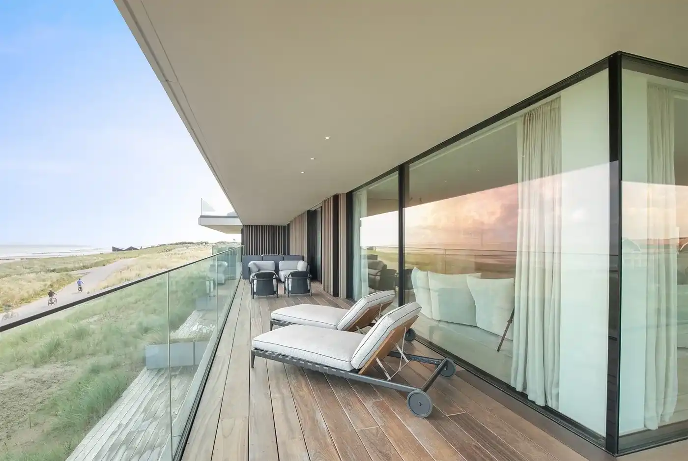 Uiterst smaakvol en top-notch afgewerkt appartement met panoramische zeezichten te Cadzand foto 8