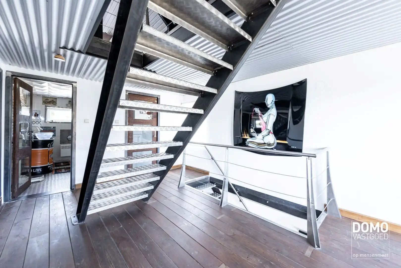 UNIEKE EIGENDOM MET WONING, 2 APPARTEMENTEN EN MAGAZIJNEN OP 13A88CA foto 5
