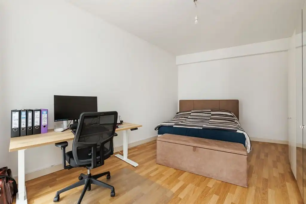 Instapklaar appartement met 3 slaapkamers en veel licht vlak bij het Rivierenhof foto 7
