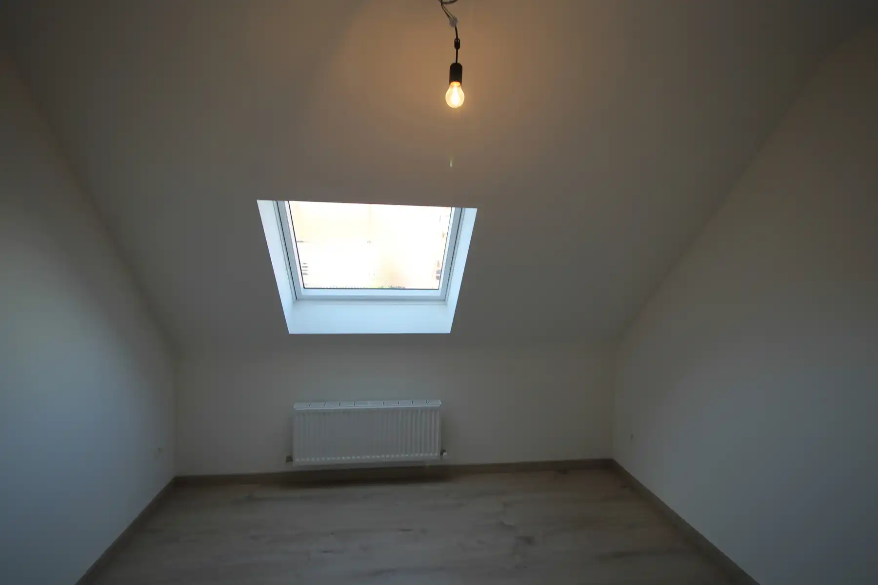 Energiezuinige nieuwbouwwoning met 3 slaapkamers, terras, 2 ondergrondse autostaanplaatsen en kelderberging. foto 22