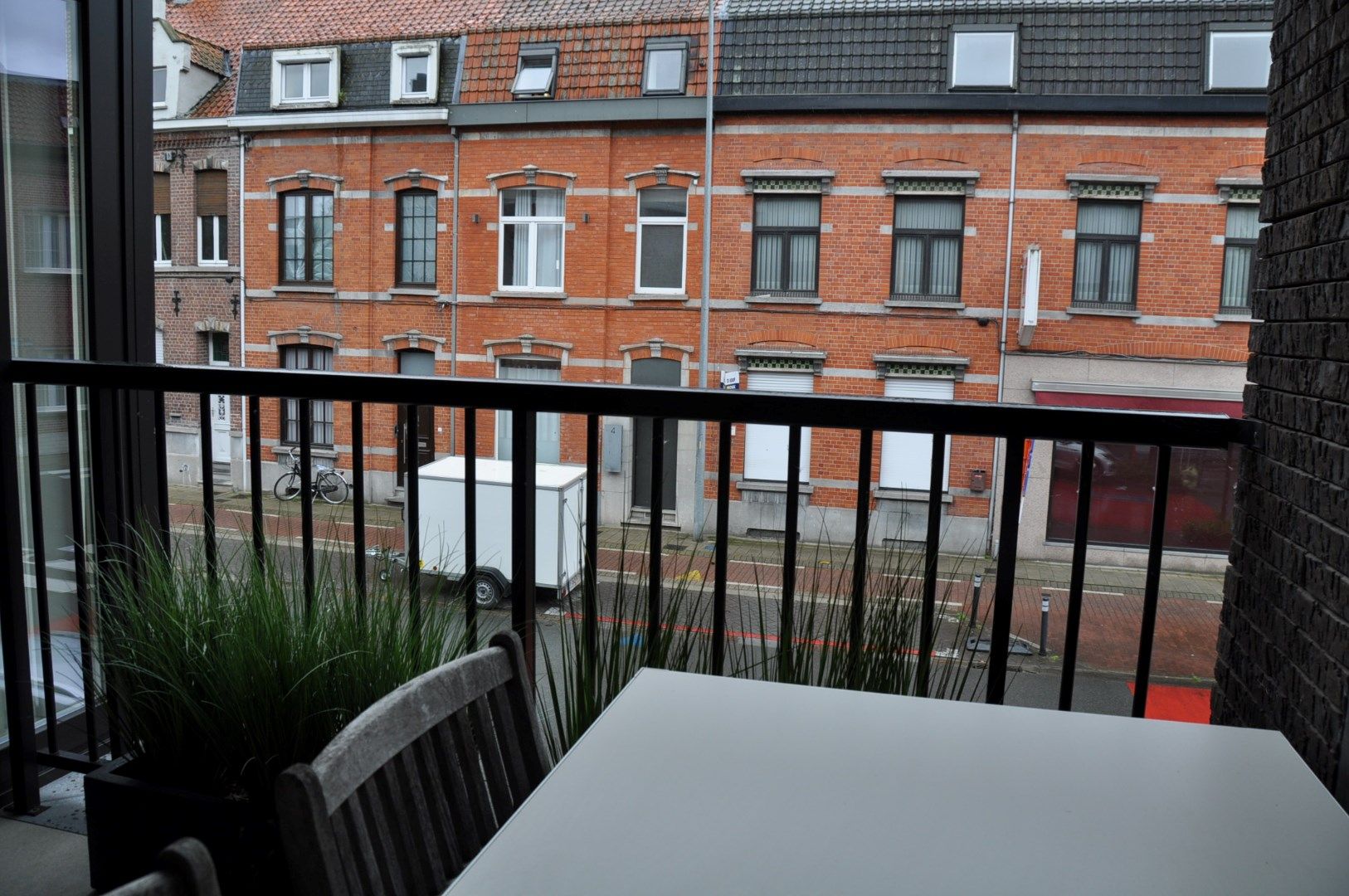 Luxueus en instapklaar appartement - twee slaapkamers - twee terrassen - staanplaats - vlakbij het centrum van Izegem  foto 15