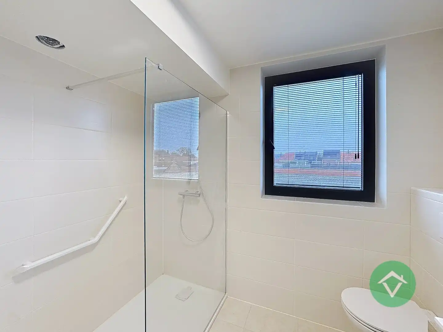 Volledig geschilderd Instapklaar appartement met garage in centrum Koekelare foto 21