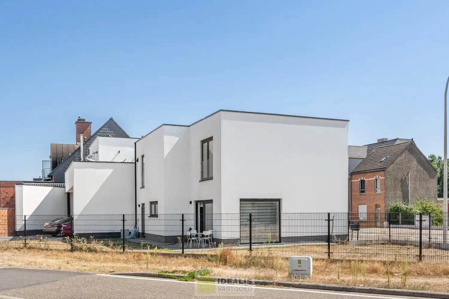 IDEALIS VASTGOED – AANGENAME INSTAPKLARE ÉÉNGEZINSWONING NABIJ HET CENTRUM VAN HEPPEN (LEOPOLDSBURG)! De woning omvat 141m² netto bewoonbare oppervlakte met een fijne leefruimte, 3 slaapkamers, eetkamer, dressing en badkamer!! Zeer geschikt voor kandidaten op zoek naar een instapklare woning met een vlotte bereikbaarheid van woonkernen als Heppen, Leopoldsburg, Beringen en Ham, tevens een vlotte verbinding naar autosnelweg E314! foto 5