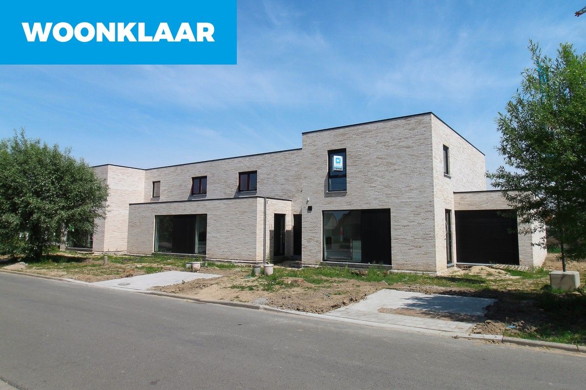 Nieuwbouwwoningen in de Populierstraat te Roeselare foto {{pictureIndex}}