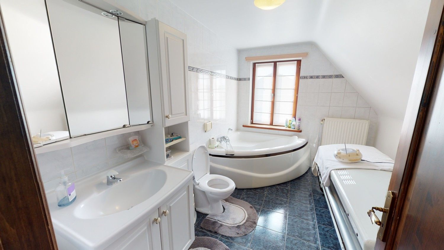 Ruime woning met 3 slaapkamers! foto 12