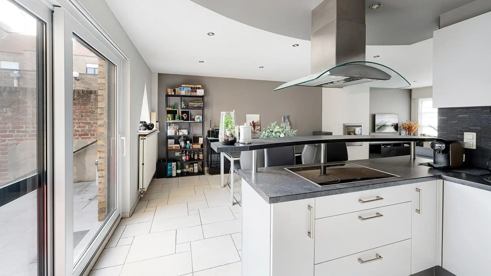 Instapklare woning met zonnige tuin in het centrum van Heist foto 10