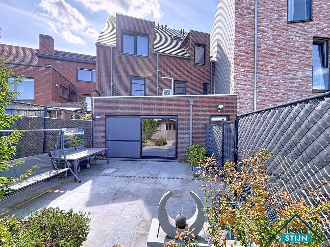 Gelijkvloers appartement met terras en tuin in centrum Zedelgem foto {{pictureIndex}}