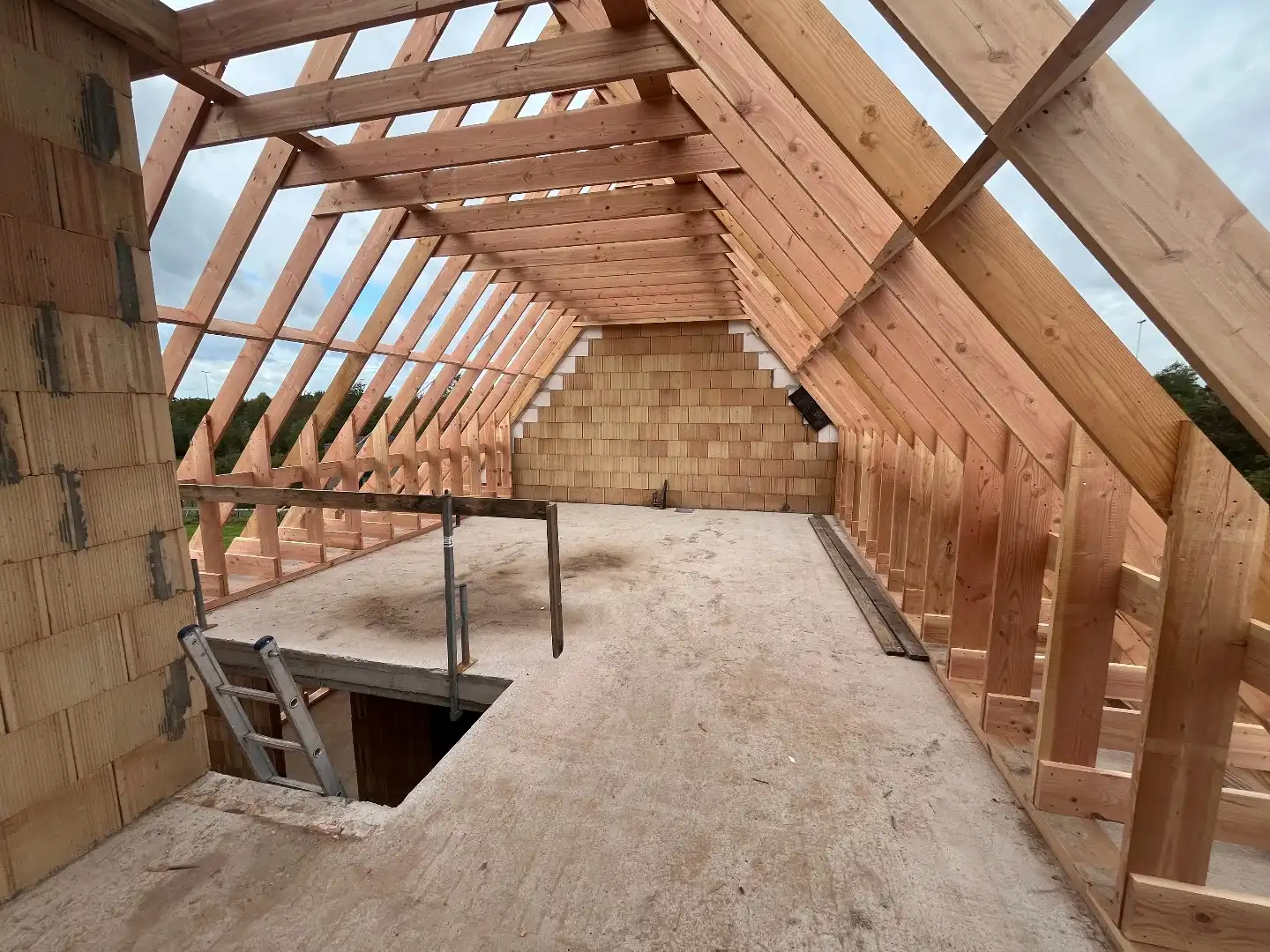 Modern en ruim appartement met 2 slaapkamers, zolderruimte en groot terras. foto 9