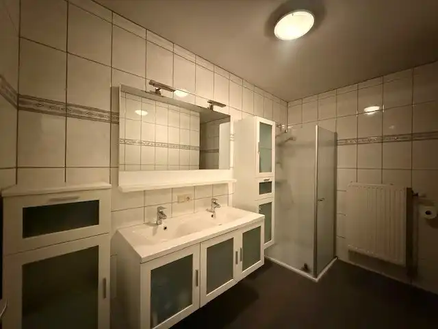 Duplex appartement met 2 slaapkamers en dakterras in het centrum van Maaseik.  foto 12