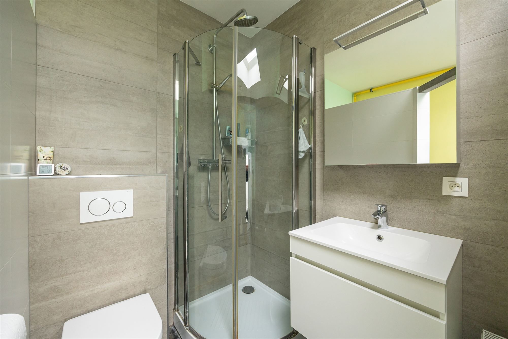 Instapklare woning met ruime tuin op gunstige locatie foto 12