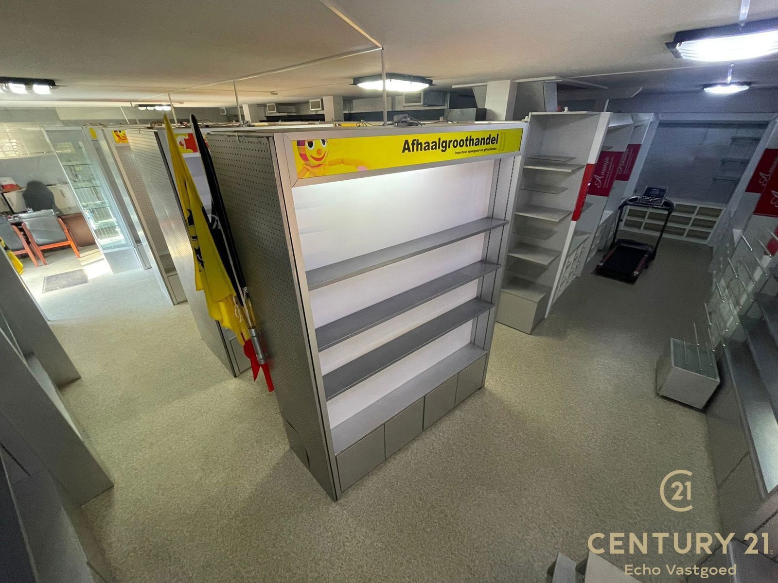 Praktisch magazijn op een uitstekend bereikbare locatie foto 4