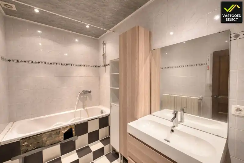 Rijwoning met uitzonderlijk perceel van 1.632 m² en landelijk uitzicht in het centrum van Eeklo foto 8