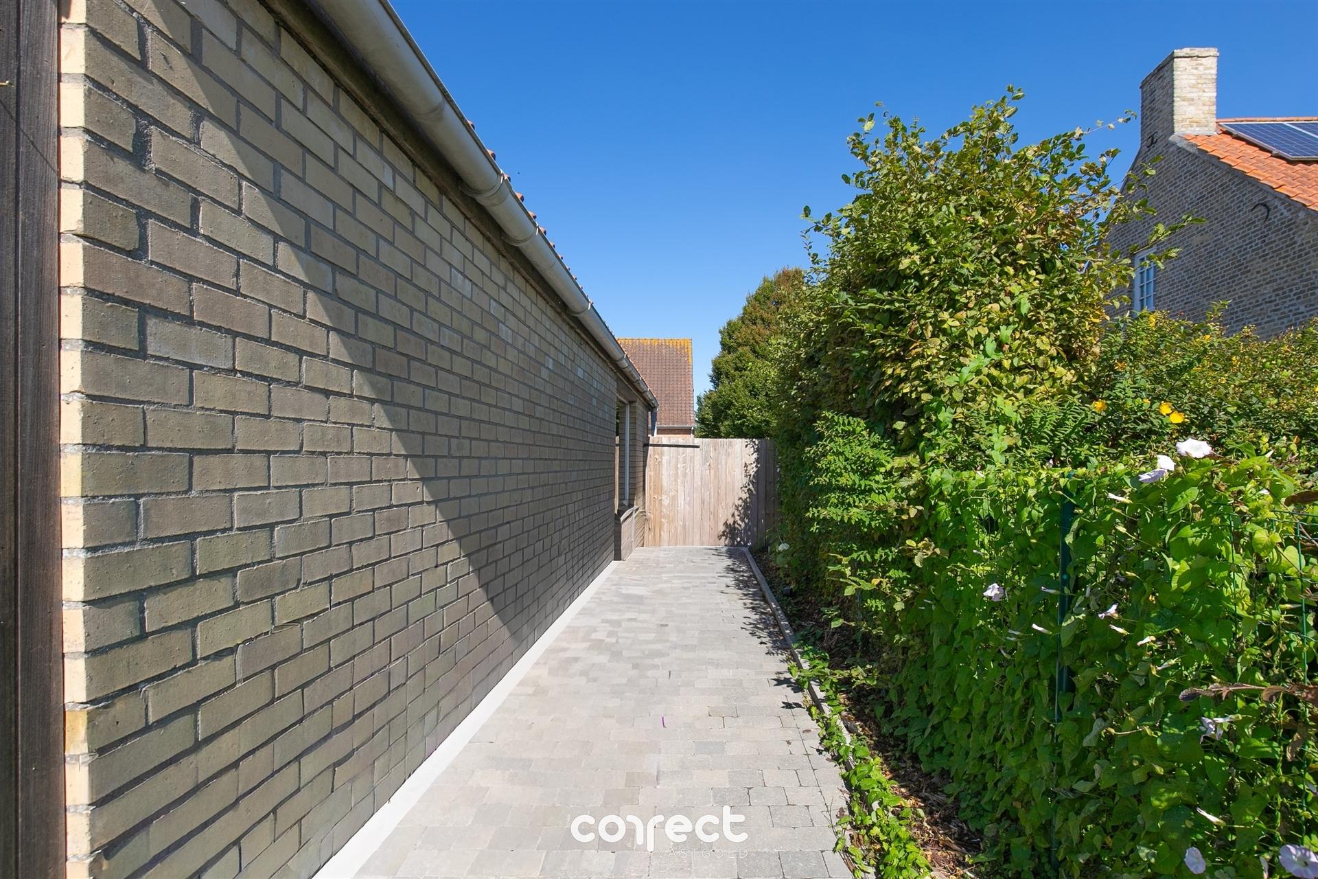 Mooi gerenoveerde woning met 2 slaapkamers, mogelijkheid tot 4 slaapkamers, op een grondoppervlakte van 643 m². foto 12