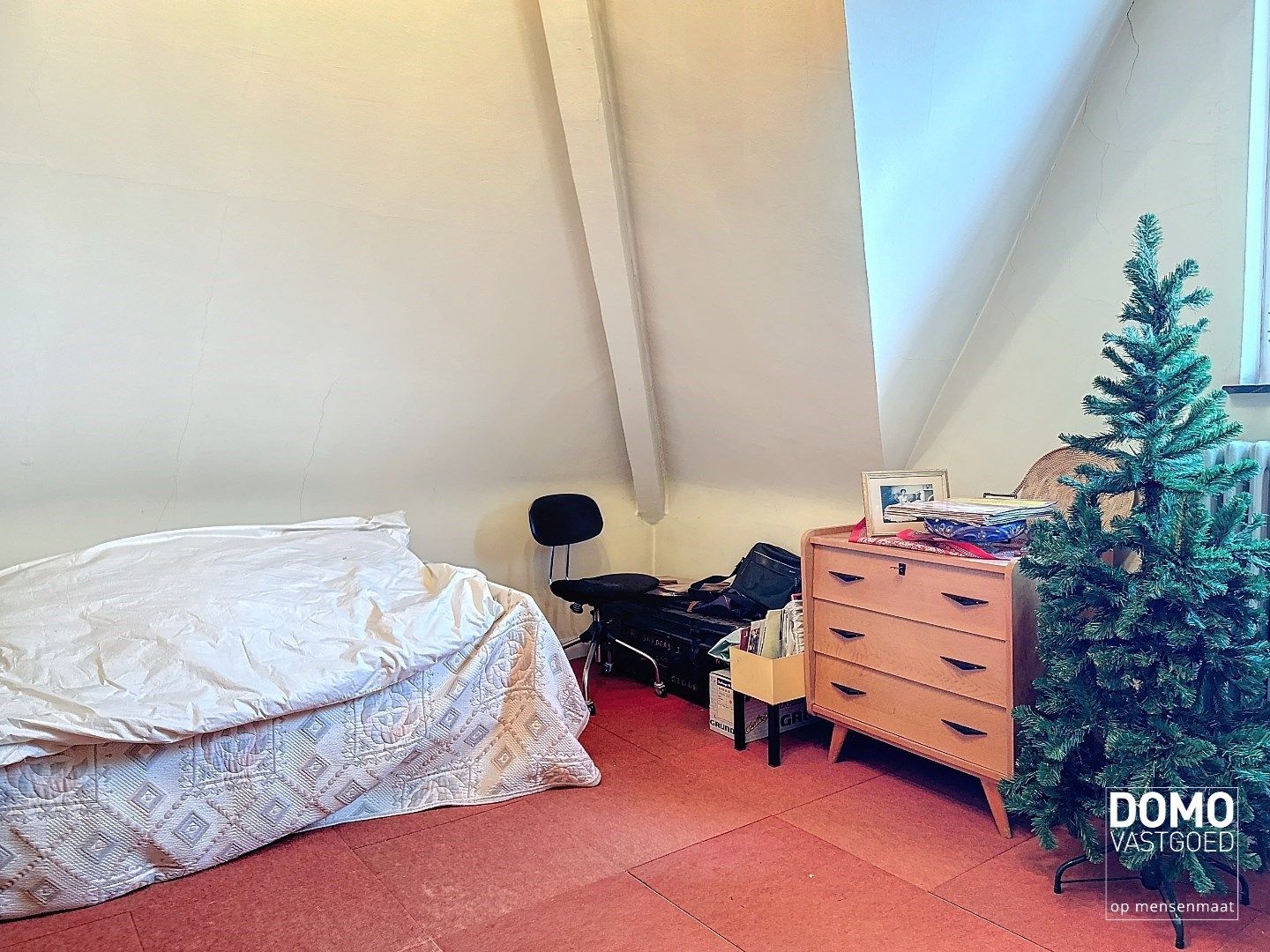 RUIME GEZINSWONING MET TUIN EN GARAGE TE KERMT  foto 16