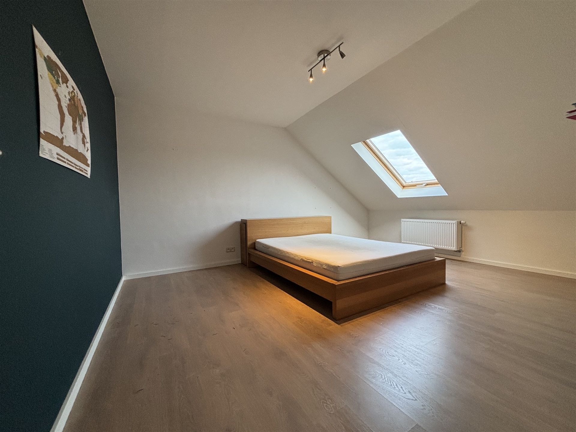 BEZOEKEN VOLZET: Moderne woning met 4 slaapkamers en tuin  foto 18