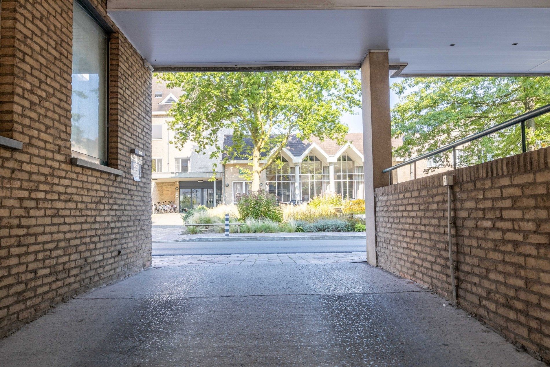 ONDERGRONDSE STAANPLAATS IN CENTRUM ZWEVEGEM! foto 5