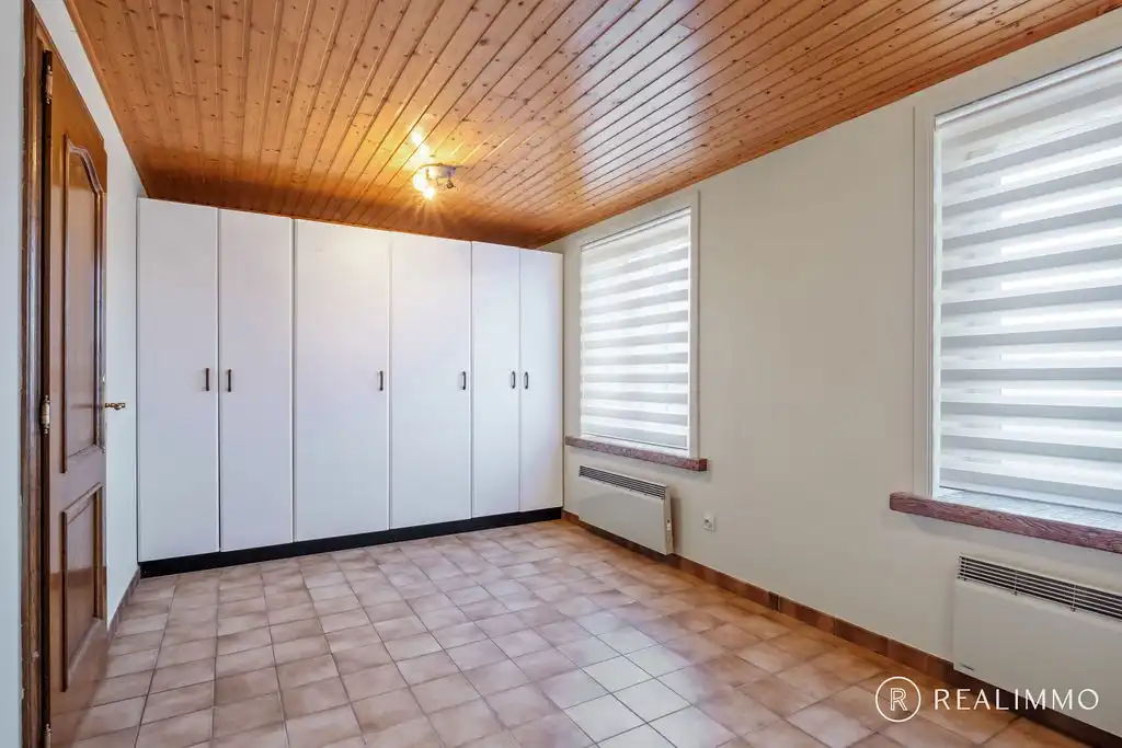 Zéér ruime rustig gelegen villa met afgesloten stal en autostaanplaats! foto 11