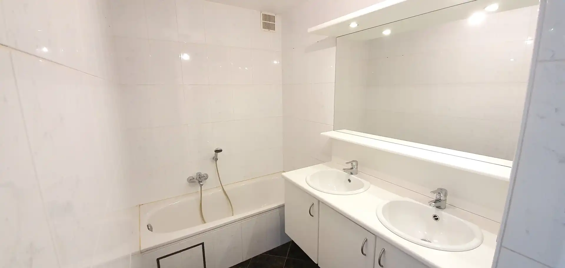 Rustig gelegen appartement met terras, garagebox en lift foto 6