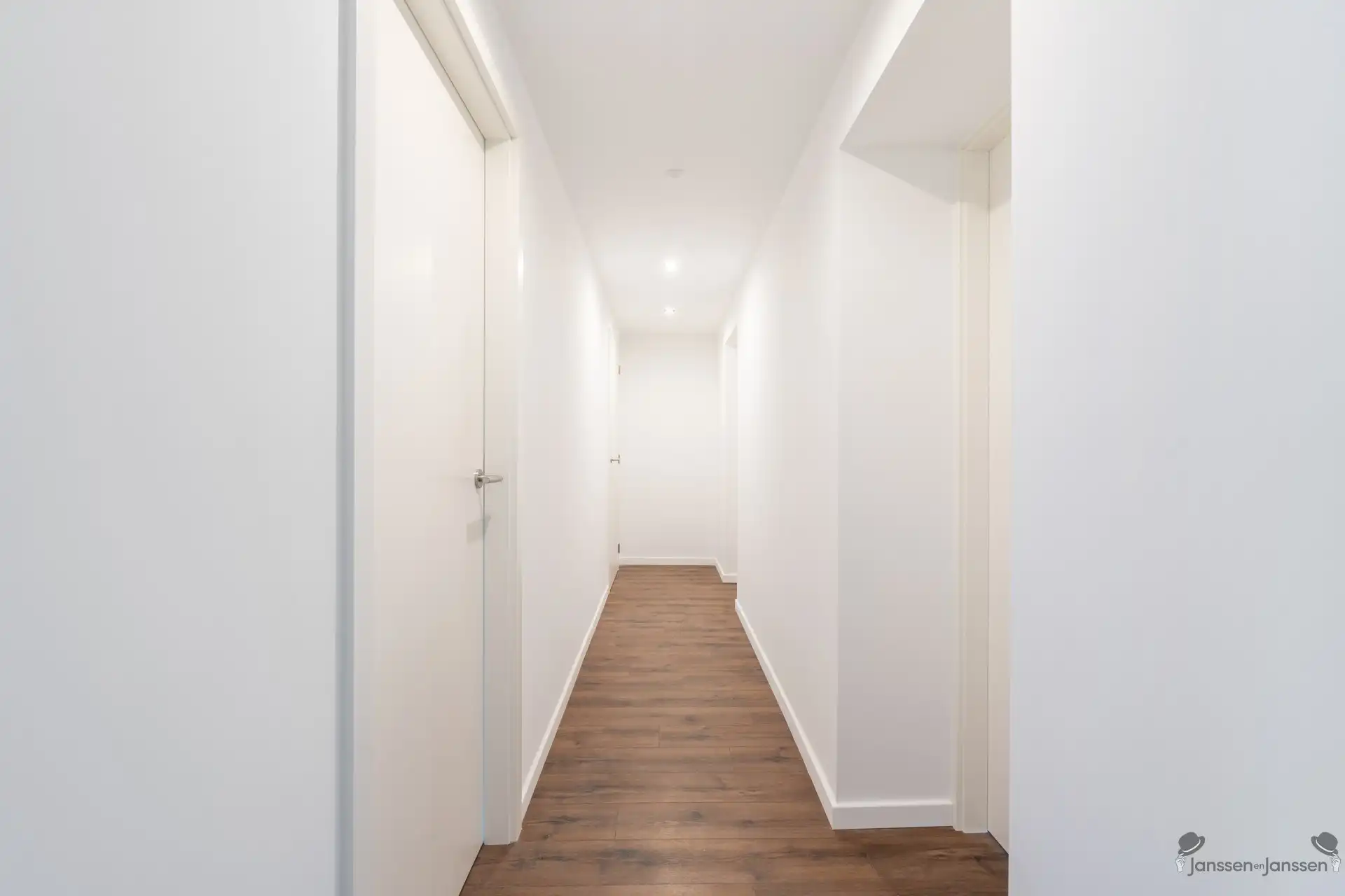 Luxueus gerenoveerd duplexappartement met 4 slaapkamers en private tuin foto 11