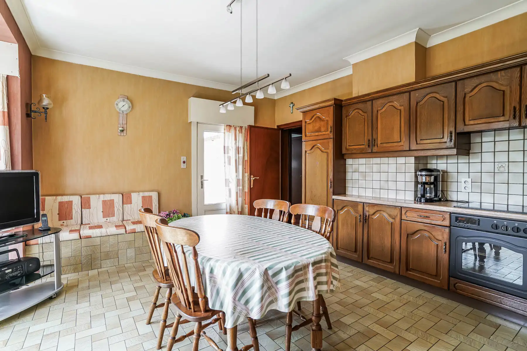 Te renoveren, vrijstaande woning op een perceel van 1070 m² foto 14