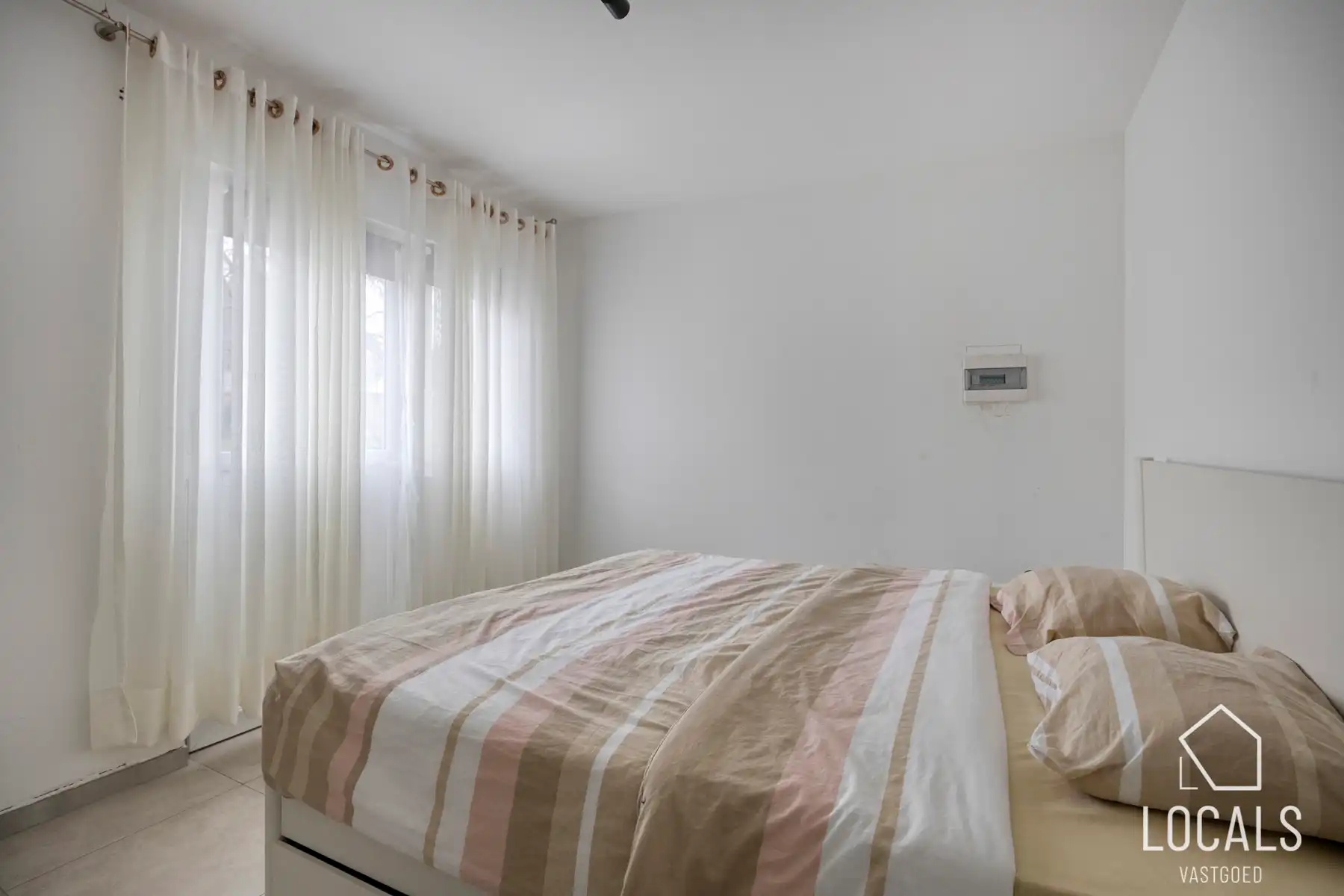 Instapklare woning met 5 slaapk., 3 badkamers en tuin foto 8