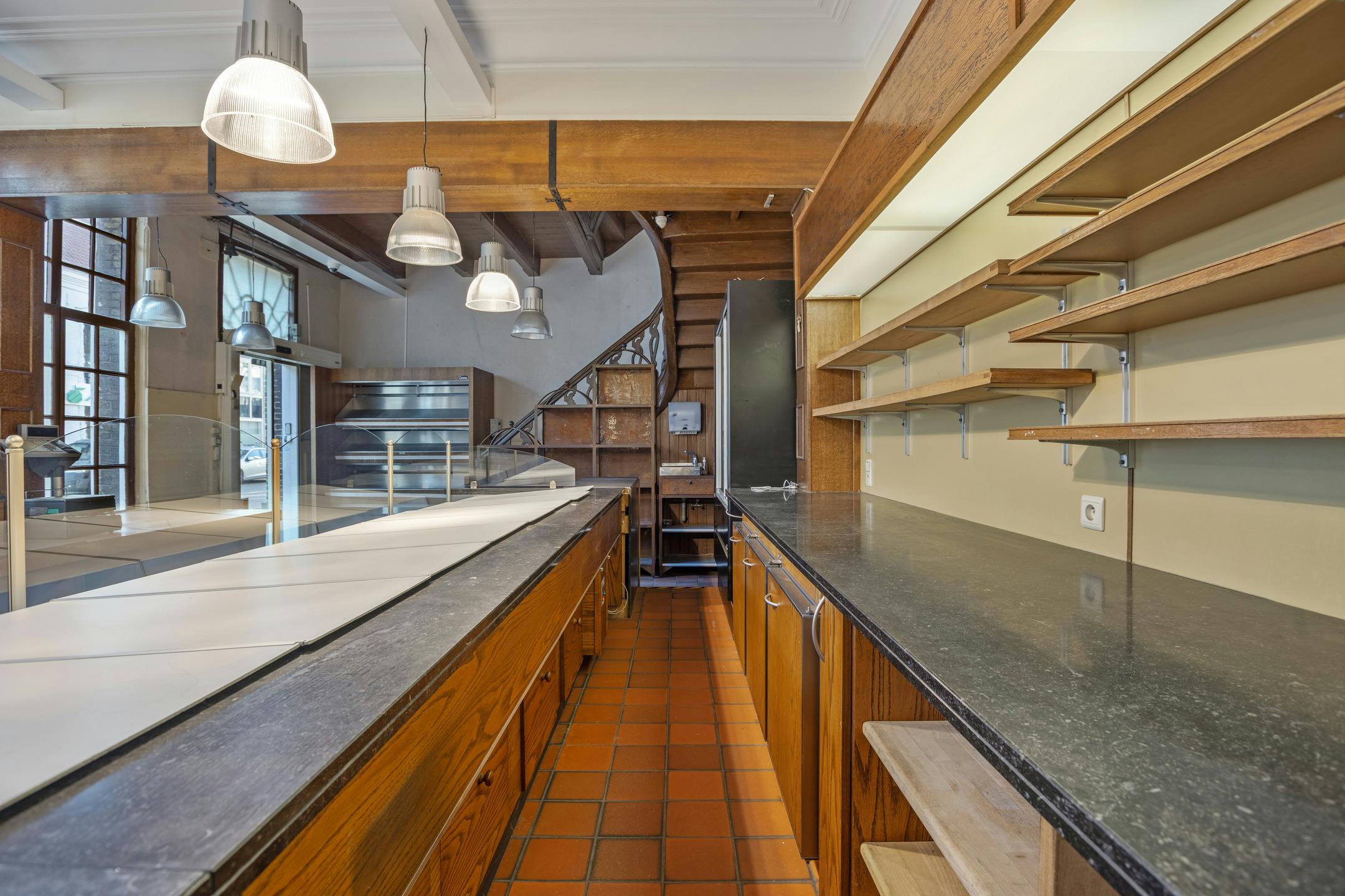 Handelspand met woning in centrum Veurne. foto 15