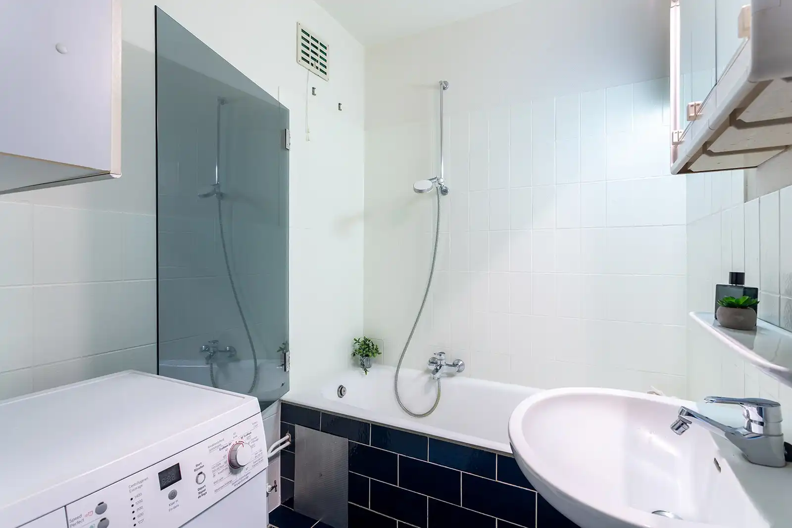 Appartement met 2 slpk., garage en rustgevend groen uitzicht foto 17