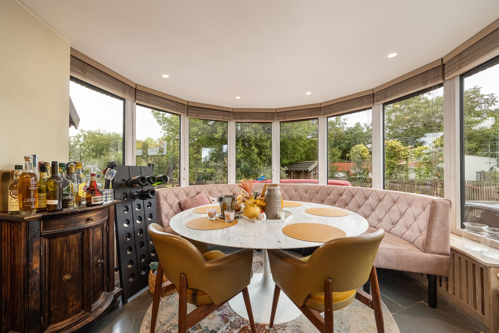 Een luxueus ingerichte woning met 7 slaapkamers en zwembad. foto 11