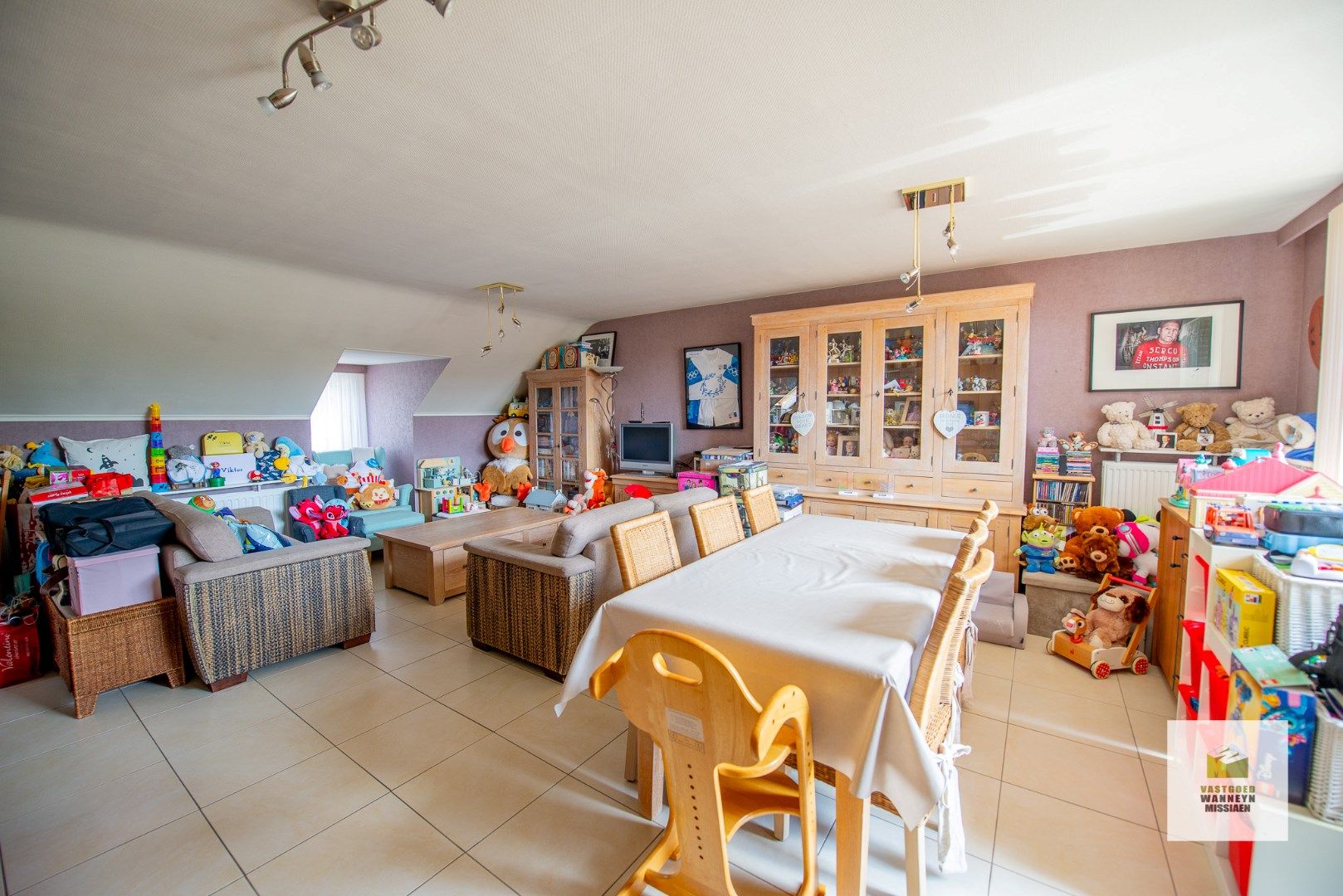 Zeer centraal gelegen ruim 2-slpk appartement met gelijkvloerse handelsruimte foto 2