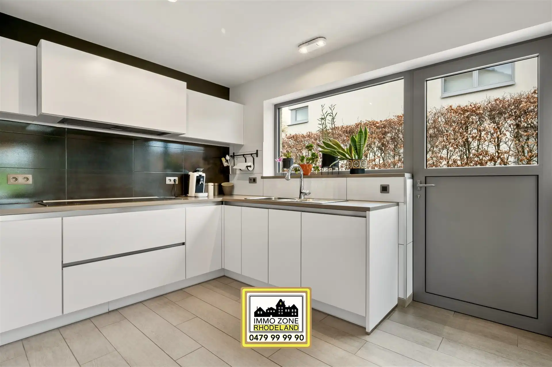 Prachtige woning met 4 slpks, 2 bdks in groene omgeving foto 8