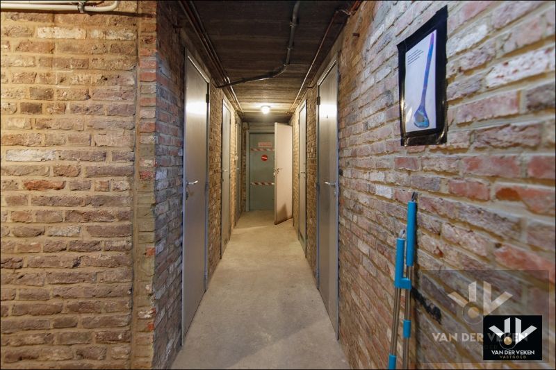 Gerenoveerd en instapklaar penthouse in hartje Hasselt (Leopoldplein) met prachtig uitzicht! foto 13