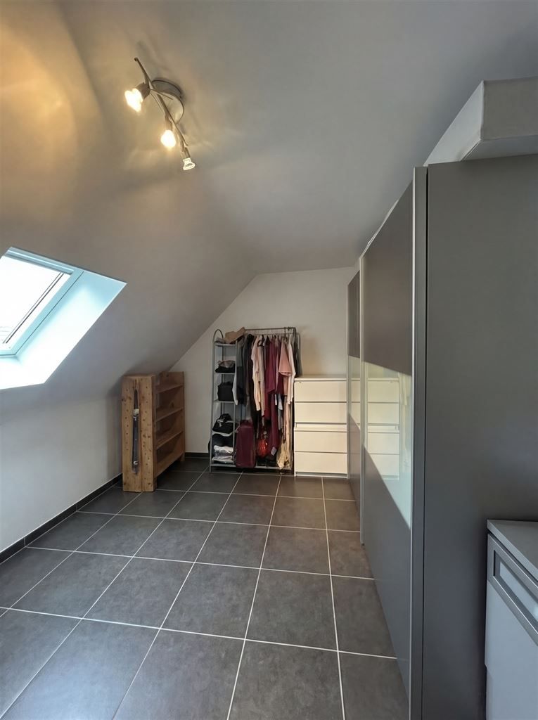 Gezellige stadswoning met 2 slaapkamers en koer, in het centrum van Maaseik. foto 9