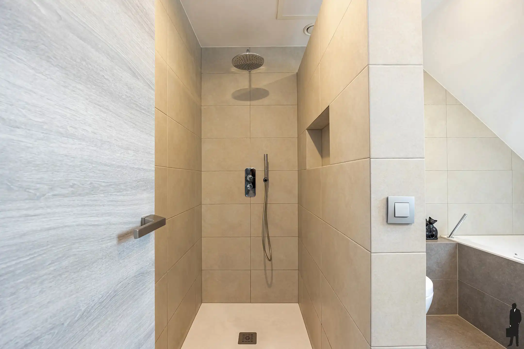 Instapklare gezinswoning met 3 slpk, tuin, garage & carport  foto 13