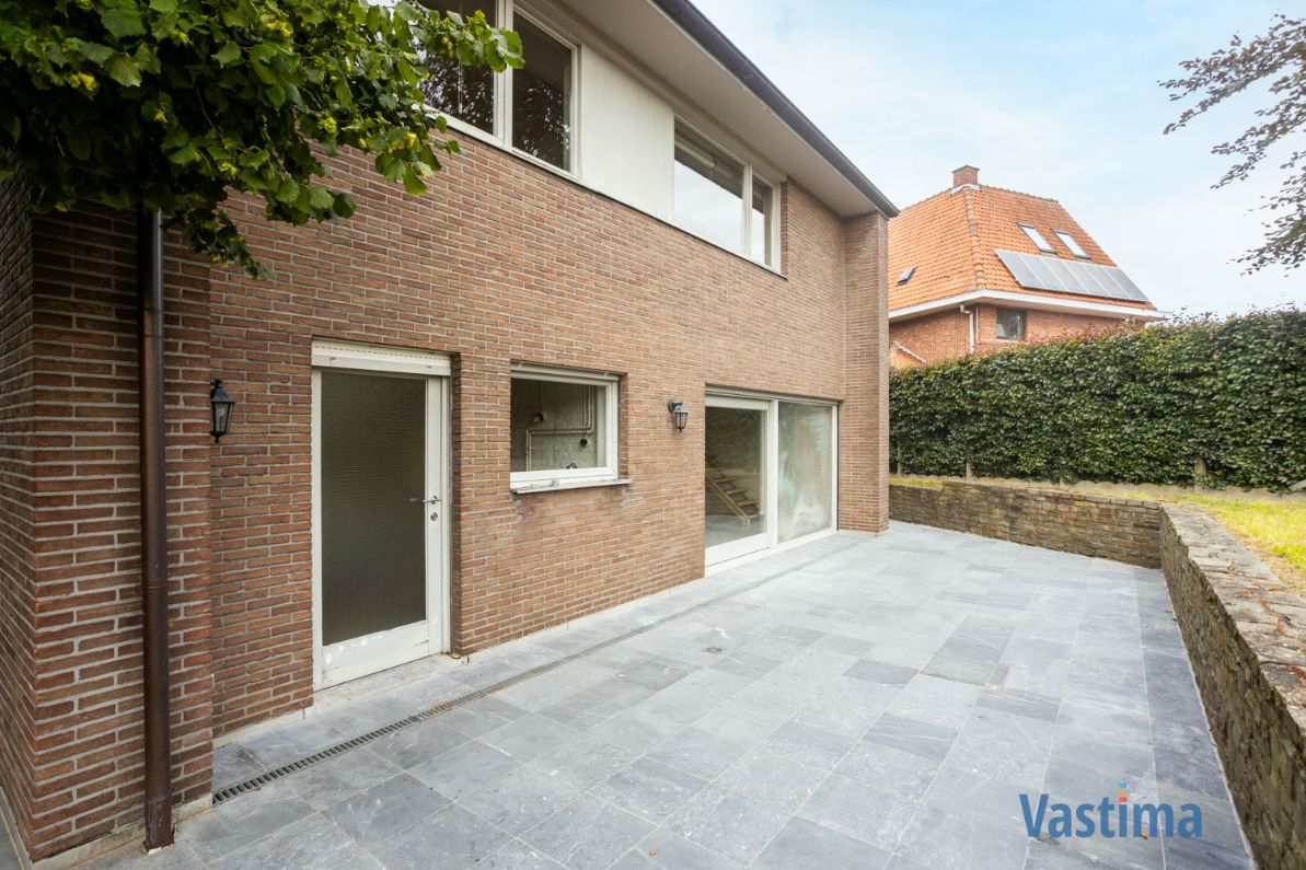 Lichtrijke villa met royale tuin vlak bij natuur & stadsleven foto 31