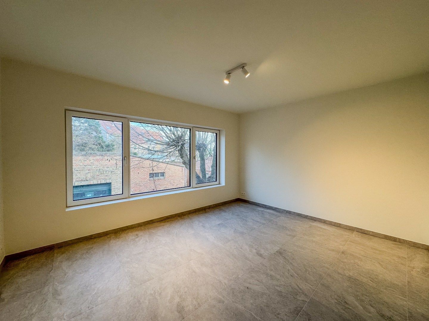 Gerenoveerde bel-etagewoning met 3 slaapkamers, garage en terras. foto 7