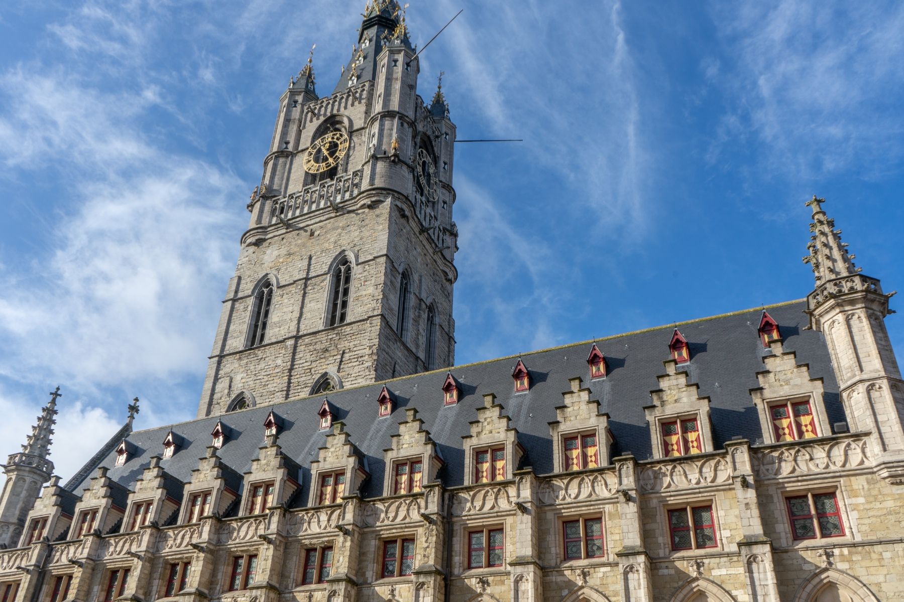 Uniek gelegen gerenoveerd appartement in hartje Gent op het Sint-Baafsplein foto 32