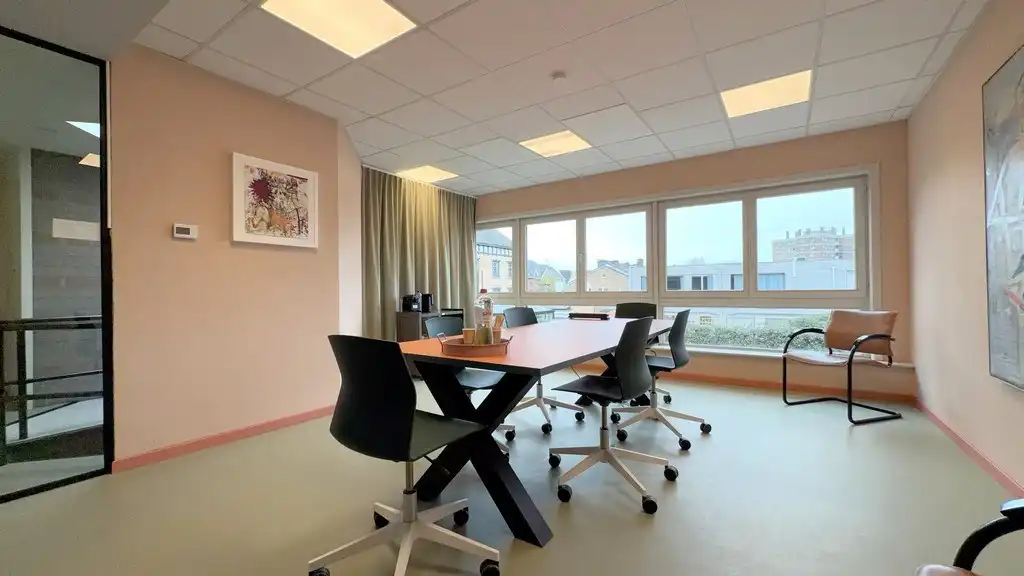 Volledig gerenoveerde kantoren in kleinschalig business center in Gent foto 8