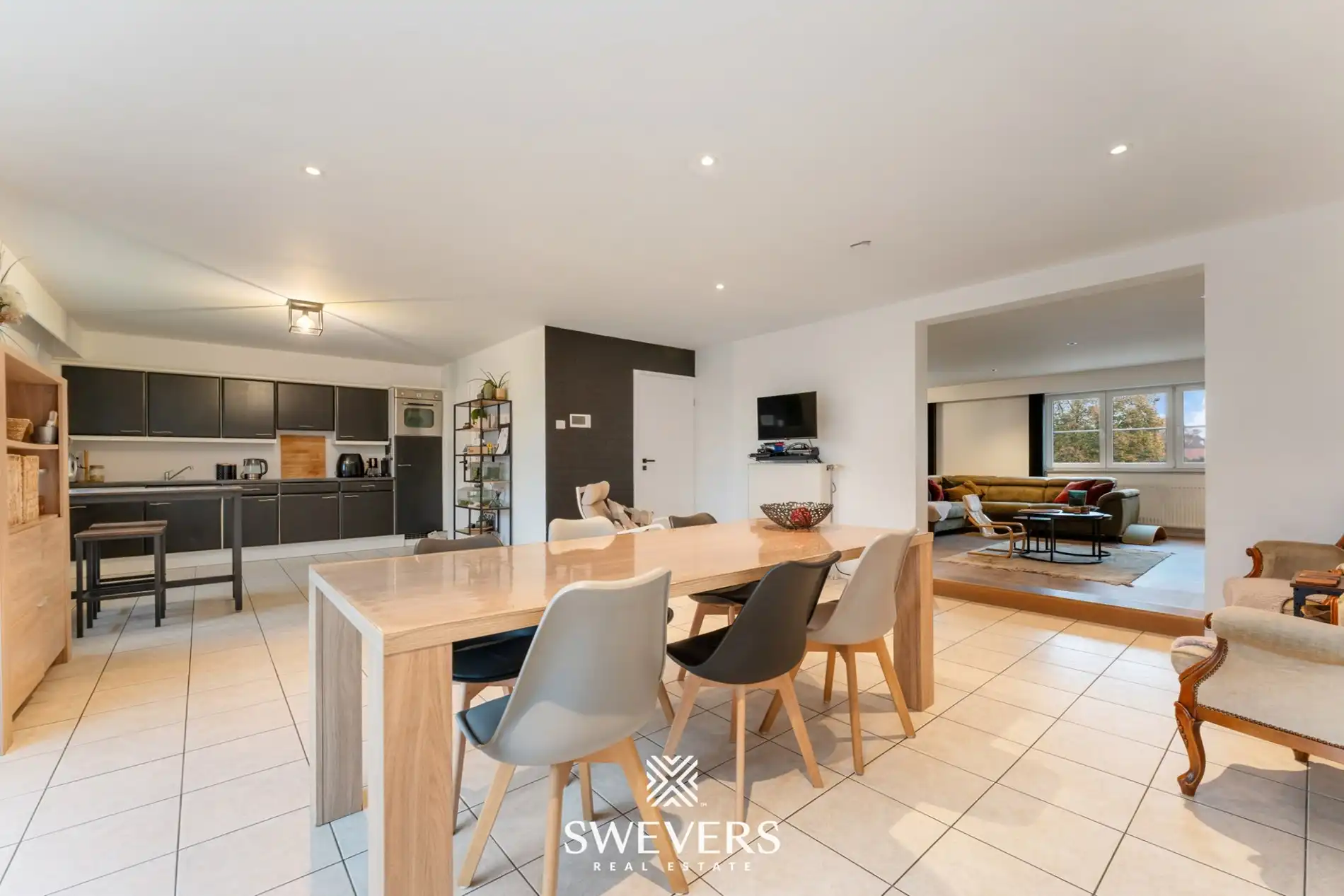 Opbrengsteigendom met handelspand, ruim appartement en uitbreidingspotentieel in hartje Heusden-Zolder foto 19