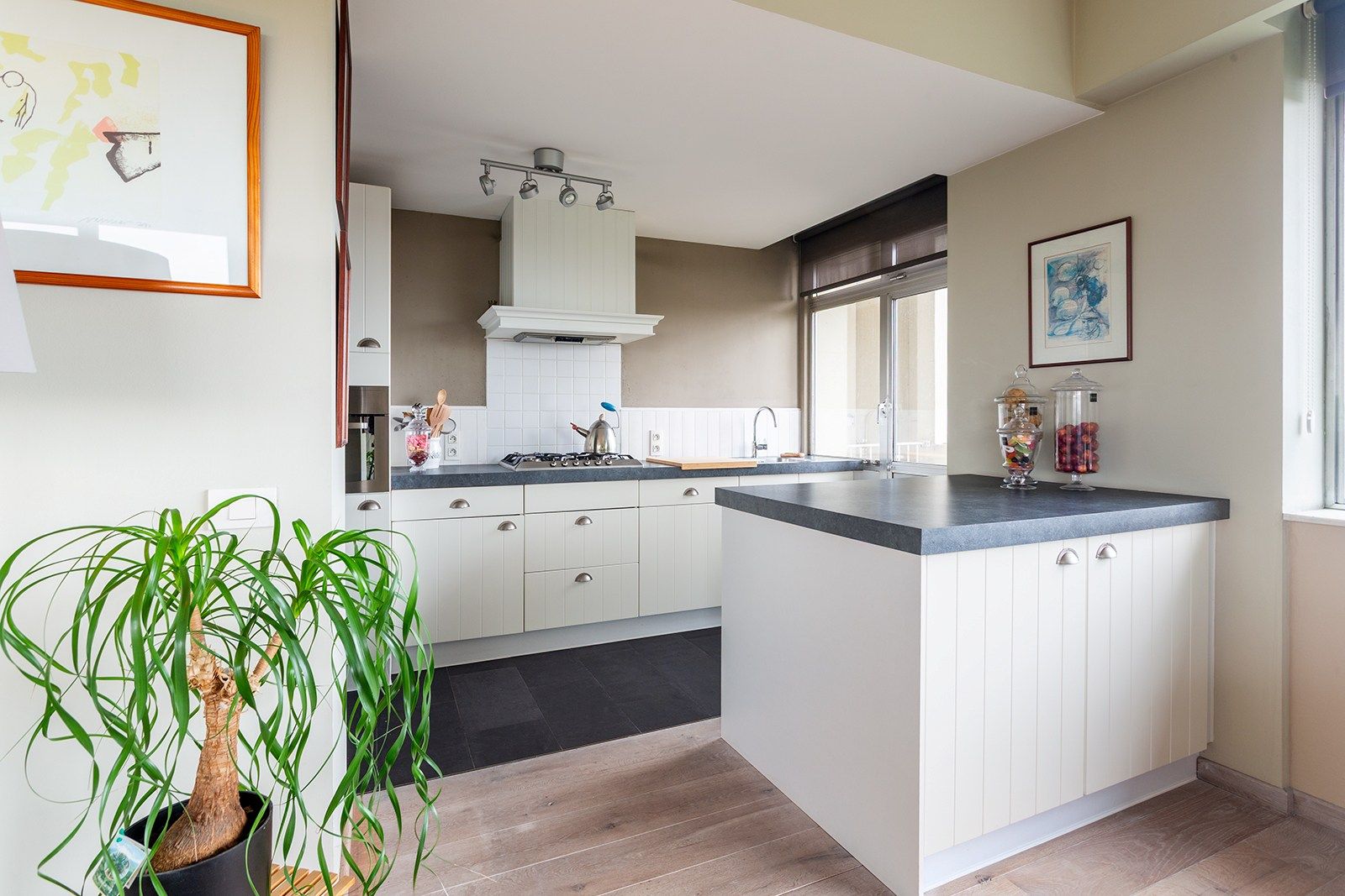 Instapklaar hoekappartement (150 m²) met veel lichtinval op de zevende verdieping foto 9