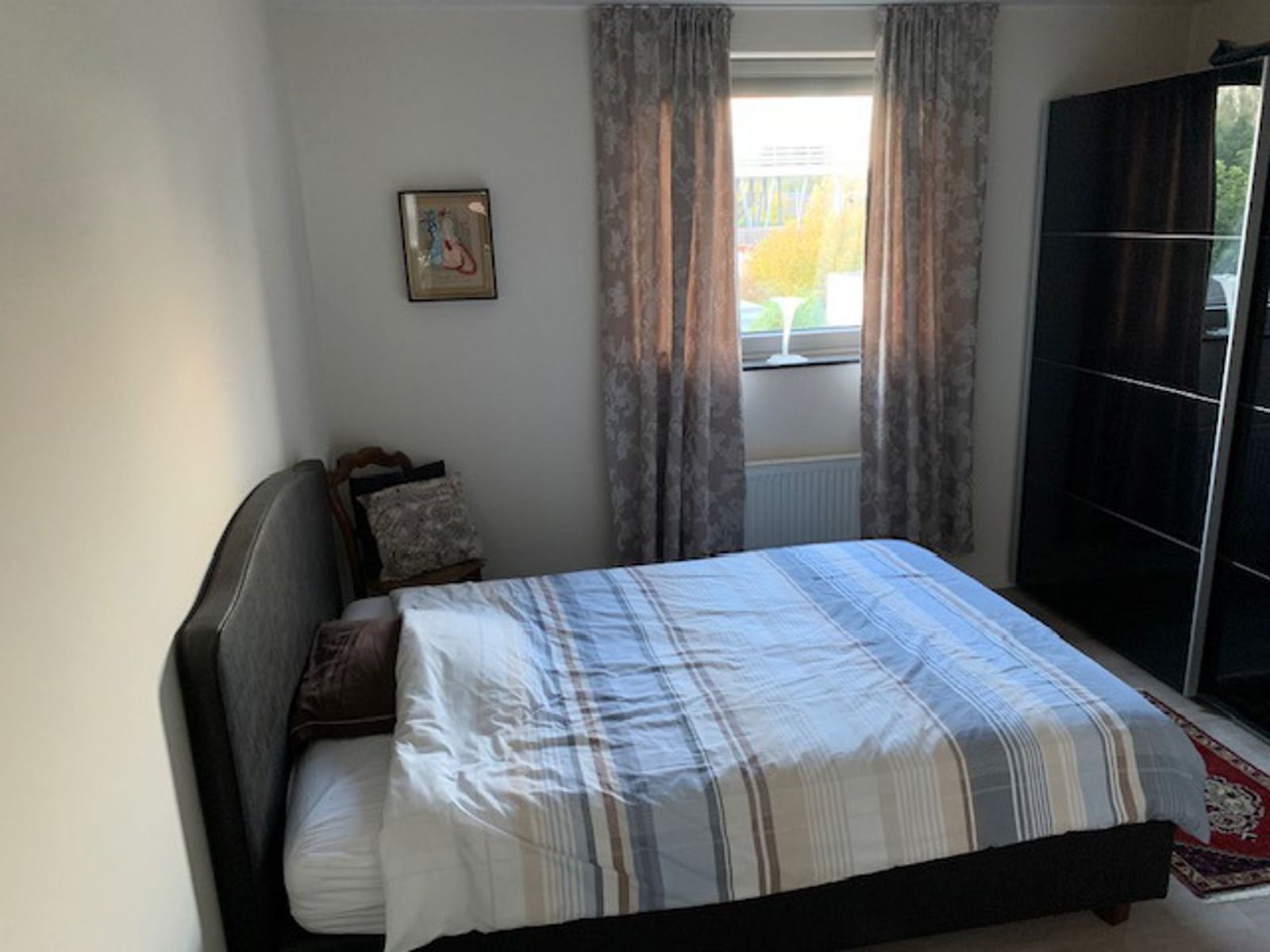 Instapklaar ruim en goed gelegen 2 slaapkamerappartement foto 4