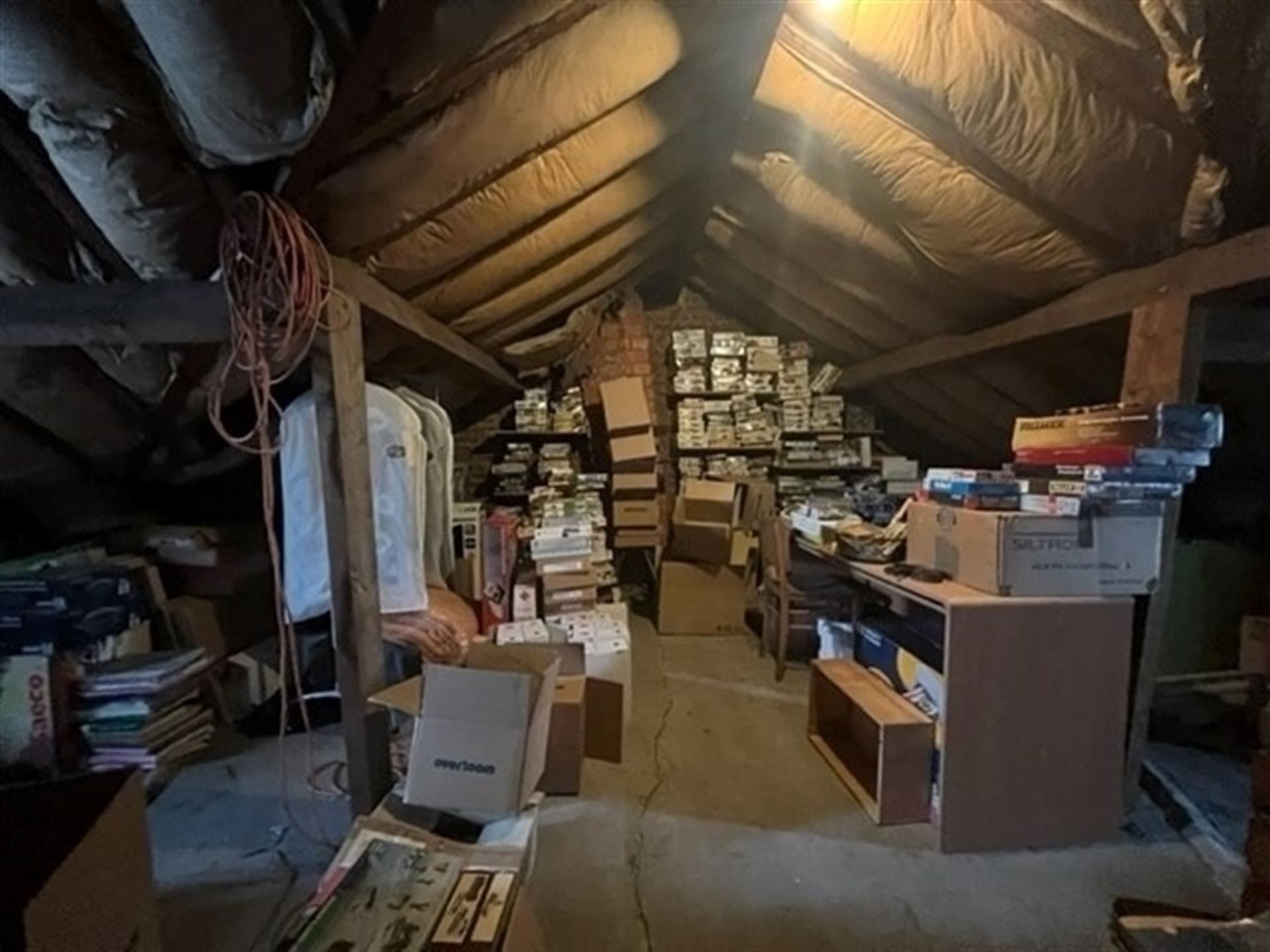 Ruime te renoveren half open bebouwing met 3 garages foto 8