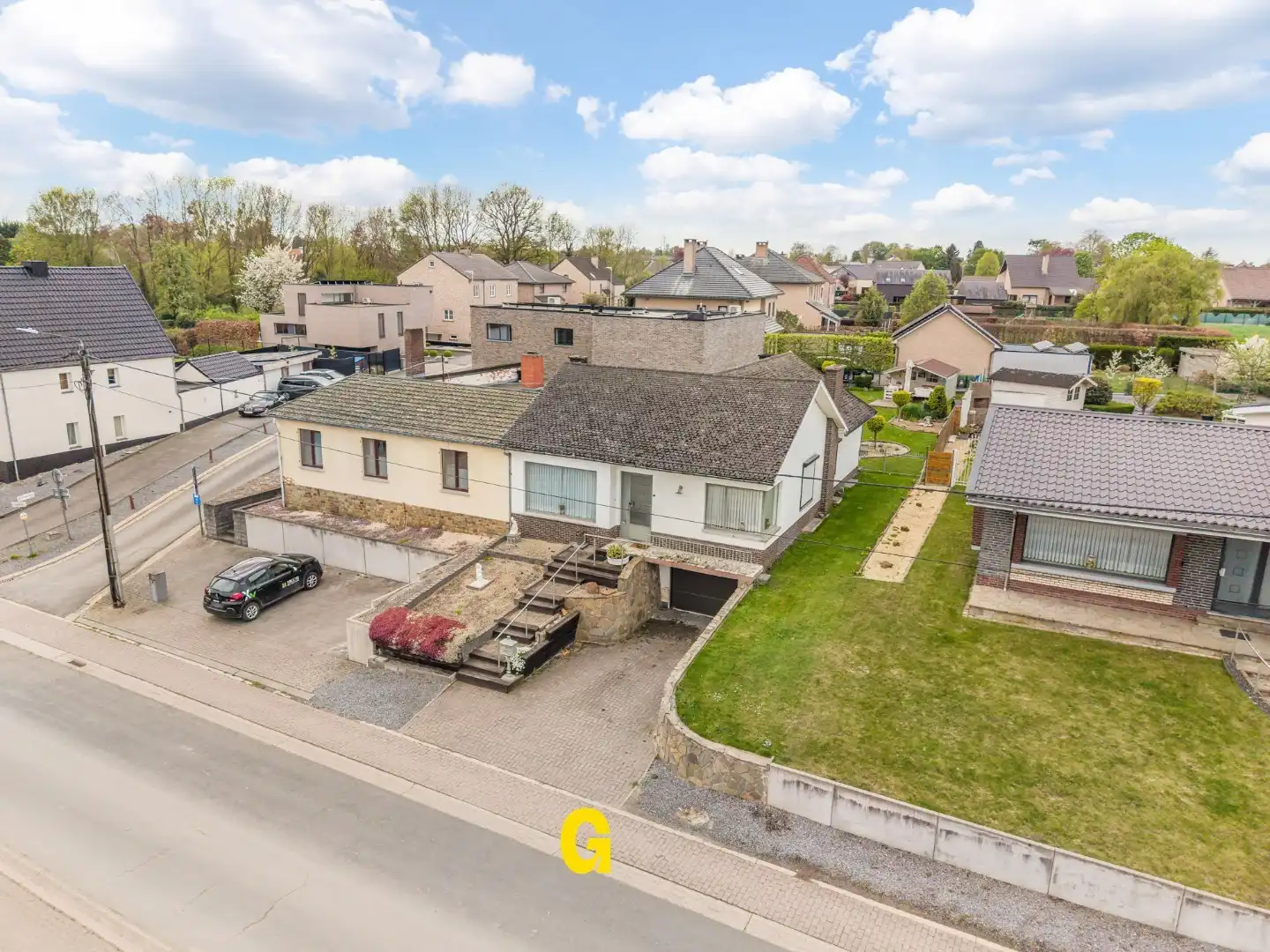 Te renoveren doch netjes verzorgde bungalow woning met tuin en garage op 5a 33ca in een aantrekkelijke buurt vlak aan het centrum foto 2