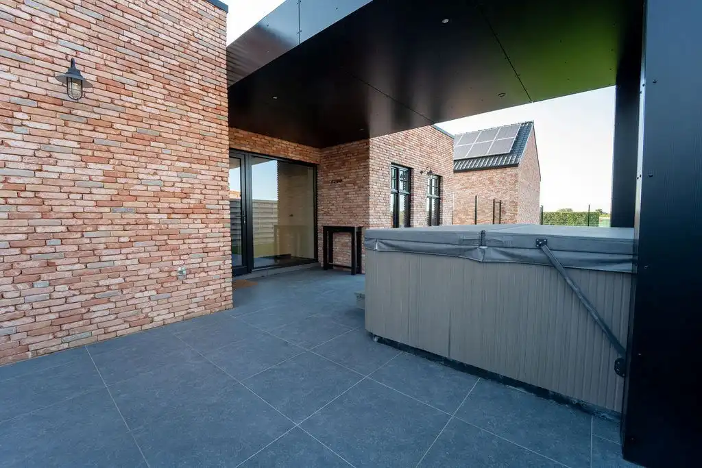 PRACHTIG GERENOVEERDE WONING MET 3 SLAAPKAMERS, 2 BADKAMERS, INPANDIGE GARAGE EN PAARDENSTALLINGEN MET ENERGIEZUINIG EPC TE WIJER (NIEUWERKERKEN)  foto 28